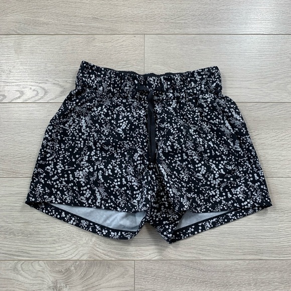 Lululemon On The Fly Short 2.5" Chirasu Black - Picture 5 of 15